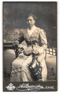 Fotografie A. Strassnicky, Enns, Junges Fräulein Mit Regenschirm Im Portrait  - Anonymous Persons