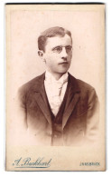 Fotografie A. Burkhart, Innsbruck, Landhausstr. 7, Portrait Charmanter Junger Mann Mit Zwicker Im Jackett  - Anonymous Persons