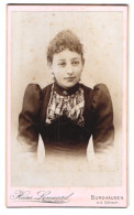 Fotografie Heinr. Lennard, Burghausen, Stadtplatz 43, Portrait Junge Dame Im Kleid  - Anonymous Persons