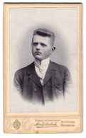 Fotografie Max Reichenbach, Schärding, Portrait Junger Mann Im Anzug Mit Krawatte  - Personnes Anonymes