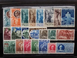 VATICANO - Pio XII° - Serie - Nuovi */** + Spese Postali - Unused Stamps