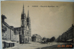 CPA VOIRON Place De La République -  Vers 1920 TTBE -Grenoble - Voiron