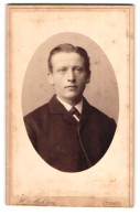 Fotografie H. Mehlert, Itzehoe, Breitestr. 14, Portrait Charmanter Junger Mann Mit Fliege Im Jackett  - Personnes Anonymes