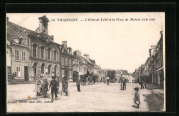 CPA Picquigny, L`Hotel-de-Ville Et La Place Du Marche  - Picquigny