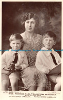 R057550 H. R. H. Princess Mary. Viscountess Lascelles With Her Children. Beagles - World