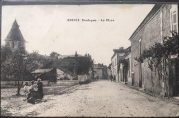 Cpa 24 Dordogne, SORGES, La Place, Animée, écrite En 1916 - Autres & Non Classés