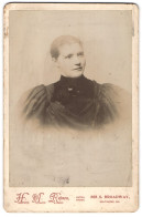 Fotografie H. A. Repson, Baltimore, MD., South Broadway 508, Junge Dame Mit Breitschultrigem Oberteil  - Anonymous Persons