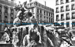 R058687 Lyon. Rhone. La Fontaine Bartholdi. Place Des Terreaux. Globe. 1958 - Monde