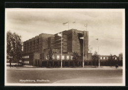 AK Magdeburg, Stadthalle Mit Beflaggung  - Maagdenburg