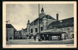 AK Lübeck, Der Hauptbahnhof, Haltestelle  - Luebeck