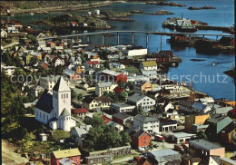72564357 Norge Norwegen Stadt Mit Kirche Und Bruecke Norwegen - Noruega