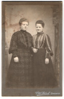 Fotografie Otto Strauch, Zehdenick, Zwei Junge Damen In Modischer Kleidung  - Anonymous Persons