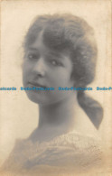 R059572 Woman. Old Photography - Wereld
