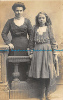 R059576 Woman And Girl. Old Photography - Wereld