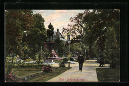 AK Kiel, Spaziergänger Im Schlossgarten  - Kiel
