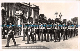 R059857 London. Changing The Guard. Buckingham Palace. Tokim Production. RP - Autres & Non Classés