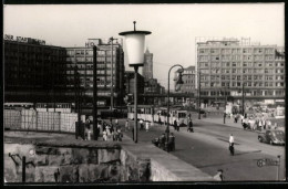 Fotografie Unbekannter Fotograf, Ansicht Berlin, Alexanderplatz, Hotel Der Stadt Berlin, Strassenbahn  - Guerre, Militaire