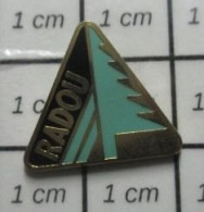 811B Pin's Pins / Beau Et Rare / MARQUES / RADOU SAPIN Mini Pin's - Otros & Sin Clasificación