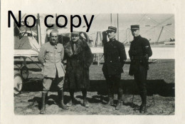 PHOTO FRANCAISE - AVIATEUR ET AVION BIPLAN AU TERRAIN DE BOUY A MOURMELON LE GRAND MARNE - GUERRE 1914 1918 - War, Military