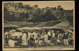 Pavillons Des Marchands De Tissus à Analakely - Madagaskar