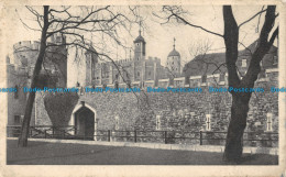 R068809 Tower Of London. General View Shewing Ramparts - Autres & Non Classés