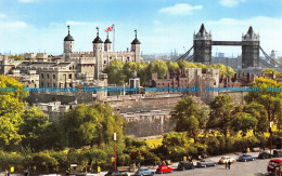 R068890 The Tower Of London And Tower Bridge. John Hinde - Other & Unclassified