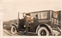 Photographie Vintage Photo Snapshot Automobile Voiture Car Auto Homme Mode - Coches