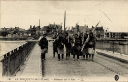 CPA Etaples Pas De Calais, Pecheuses Sur Le Pont - Other & Unclassified
