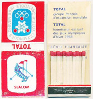 Pochette D'allumettes TOTAL Rouge SLALOM (1) Xèmes Jeux Olympiques D'Hiver De GRENOBLE 1968 Olympic Games 68 - Cajas De Cerillas (fósforos)