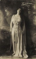 CPA Opernsängerin Berta Morena, Portrait Als Sieglinde - Vestuarios