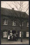 Foto-AK Köln-Merheim, Gebäude Mit Kindern Im Jahr 1912  - Köln