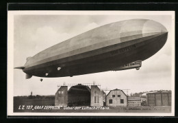 AK Friedrichshafen, Graf Zeppelin LZ 127 über Den Luftschiffhallen  - Zeppeline