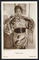AK Schauspielerin Evelyn Holt In Japanischem Kimono Und Kirschblütenzweig  - Acteurs