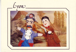 (69). Lyon. R 398 La Mère Cottivet 1977 & Guinol Maltraitant La Marechaussee Marionnettes - Autres & Non Classés