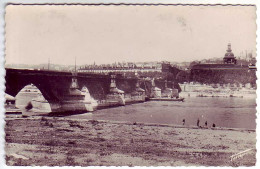 (69). Lyon. 29 Le Pont De La Guilotiere Reconstruit 1947 & 128 Vue Sur La Saone & (3) Bisous - Otros & Sin Clasificación