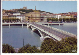 (69). Lyon. 2145 Pont Wilson. Ecrite 1970 & 2148 Notre Dame De Fourviere Flamme SNCF 1966 - Otros & Sin Clasificación
