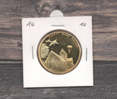Médaille Souvenirs&Patrimoine :  Sainte Mère Eglise (couleur Or) - 2010 - Other & Unclassified