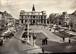 86 , Cpsm POITIERS , 41 , Place Maréchal Leclerc Et L'Hotel De Ville  (15243.V24) - Poitiers