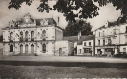 Château Du Loir  (72 - Sarthe) Place De L'Hôtel De Ville - Chateau Du Loir