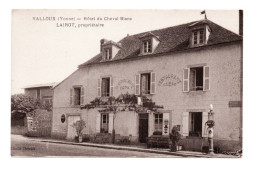 89 VALLOUX Hotel Du Cheval Blanc - LAIROT Propriétaire - Cliché Denuit - Pompe à Essence - Vault De Lugny - Avallon - Autres & Non Classés