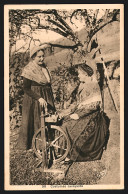 CPA Deux Jeunes Femmes, Costumes Savoyards, Auvergne  - Unclassified