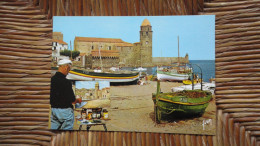 Collioure , L'église Et Le Port De Pêche - Collioure