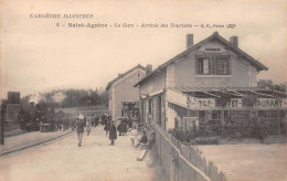 SAINT-AGREVE (Ardèche) - La Gare - Arrivée Des Touristes En Train - Buffet-Restaurant Aug. Ruel - Menu Au Verso (2 Scans - Saint Agrève