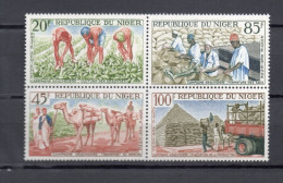 NIGER  PA  N° 31 à 34 SE TENANT     NEUFS SANS CHARNIERE  COTE 7.50€   AGRICULTURE - Níger (1960-...)