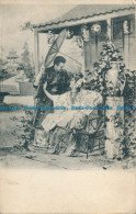 R070267 Old Postcard. Woman With Man In The Garden. 1904 - Monde