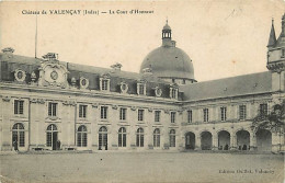 36 - Valençay - Le Château - La Cour D'Honneur - Animée - Voyagée En 1914 - Etat Léger Pli Visible - CPA - Voir Scans Re - Other & Unclassified