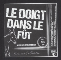 Etiquette De Bière  Blonde Quotidienne -  Le Doigt Dans Le Fût  -  Brasserie La Rebelle  à  Giromagny  (90) - Cerveza