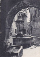 QT - SAINT-PAUL-DE-VENCE - Une Vieille Fontaine (1840) - Saint-Paul