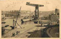 29 - Brest - Le Port Militaire - Bateaux - Navires De Guerre - CPA - Voir Scans Recto-Verso - Brest