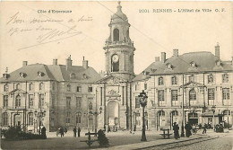 35 - Rennes - L'Hotel De Ville - Animée - Précurseur - Oblitération Ronde De 1904 - CPA - Voir Scans Recto-Verso - Rennes